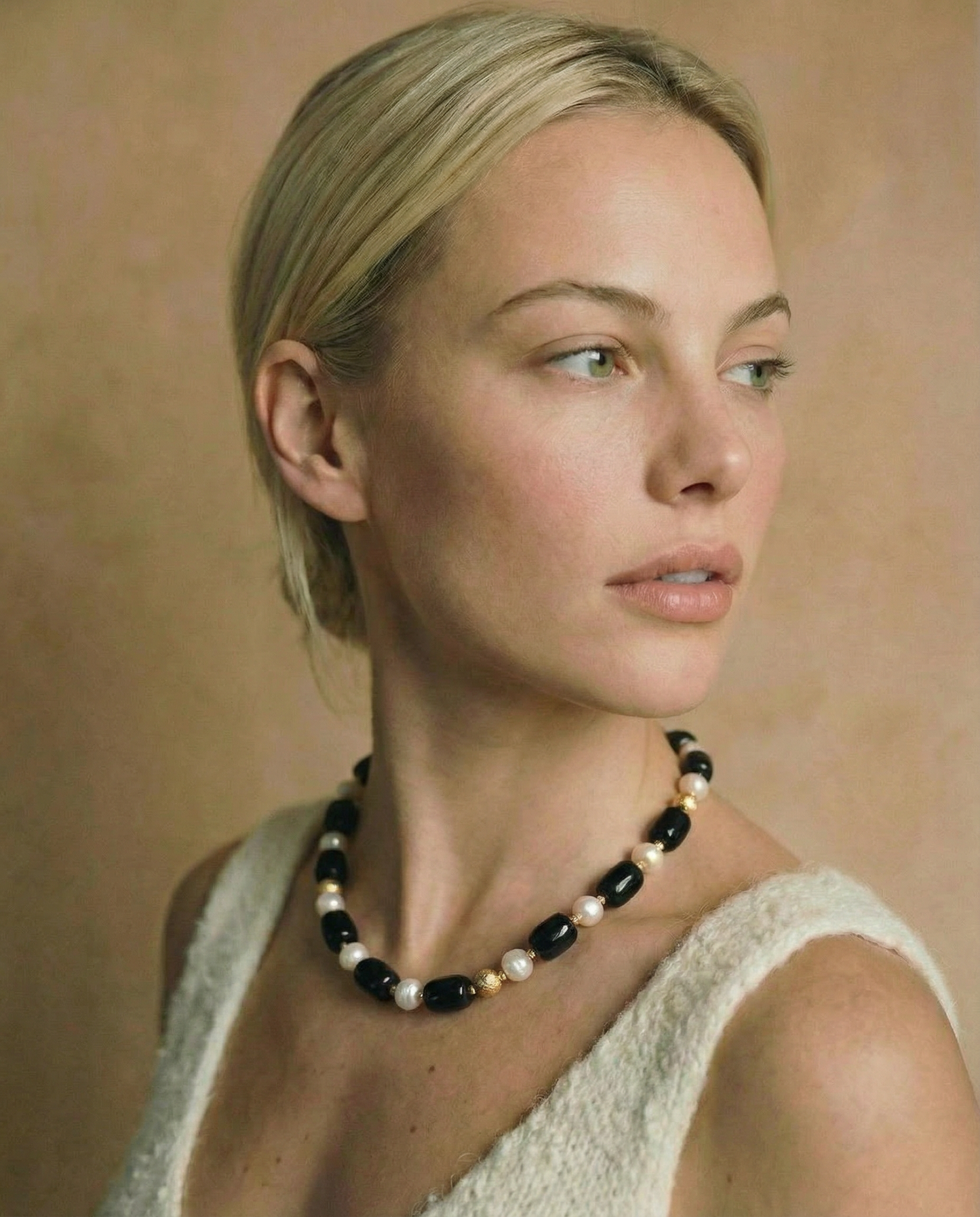 Noir Pearl Choker Necklace