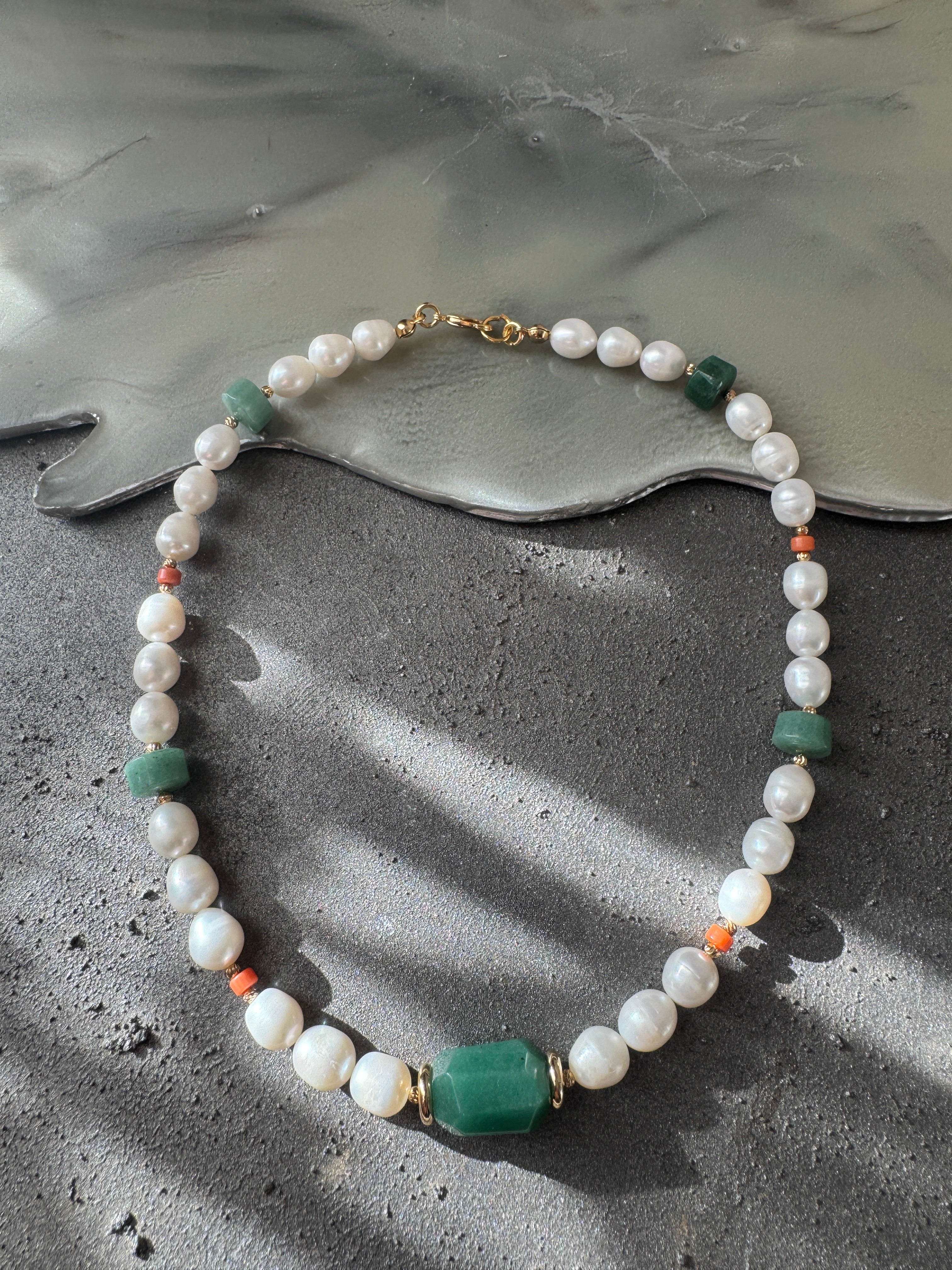 Chic Pearl Aventurine Necklace