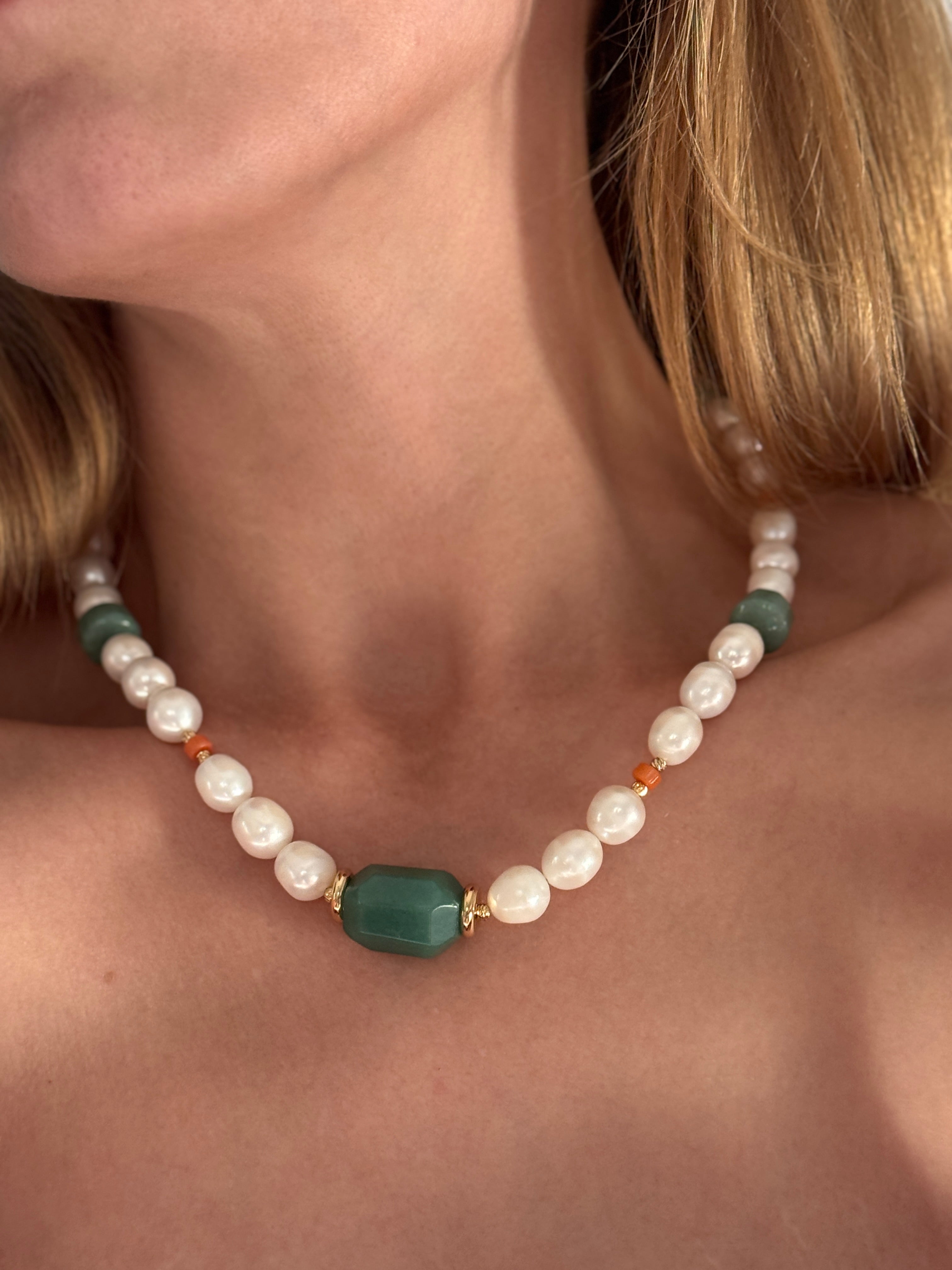 Chic Pearl Aventurine Necklace