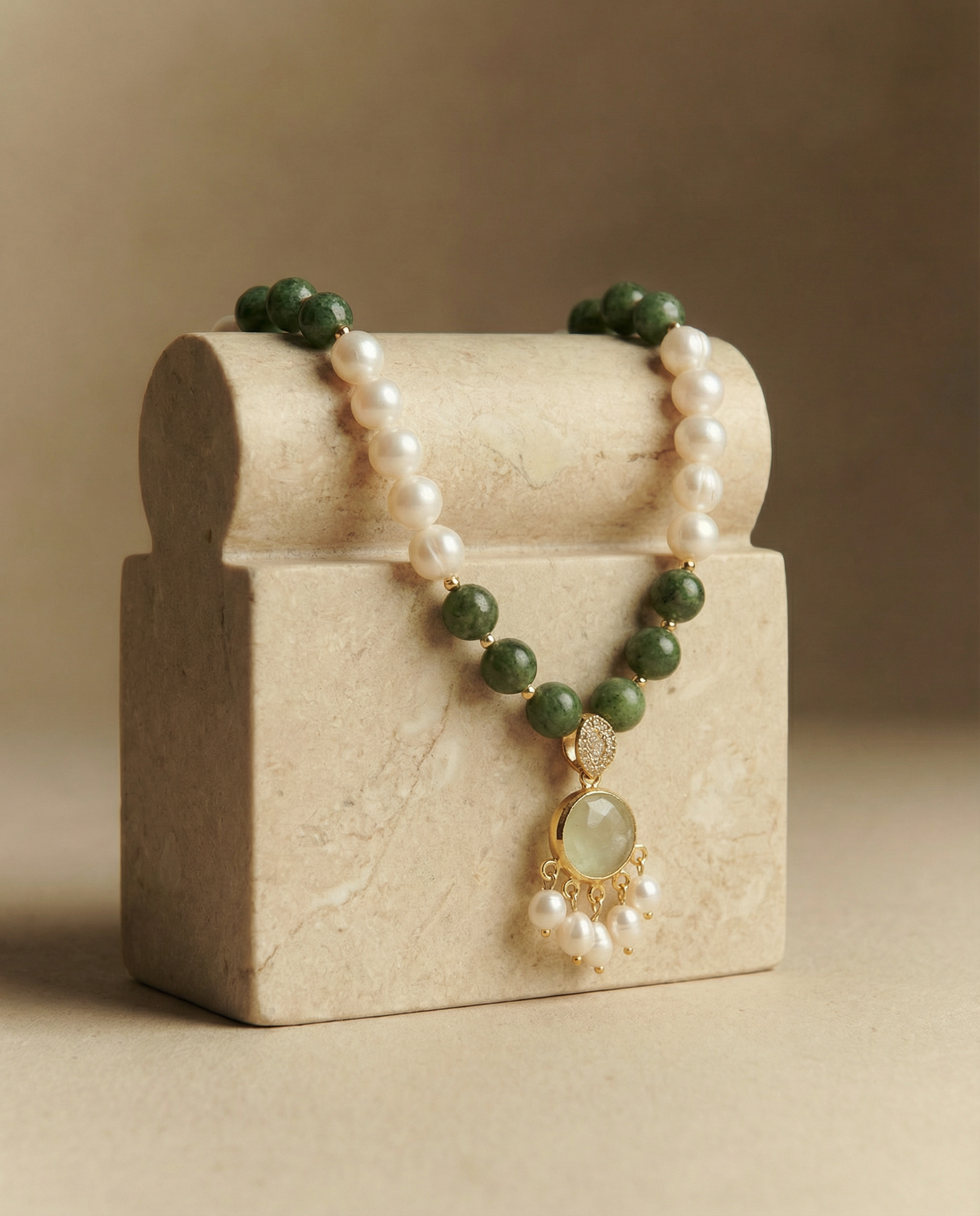 Quenn Jade Pearl Necklace